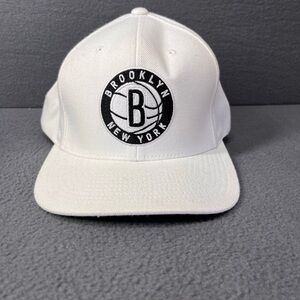 Mitchell‎ & Ness Brooklyn Nets Standard Logo Snapback Adjustable Hat - White